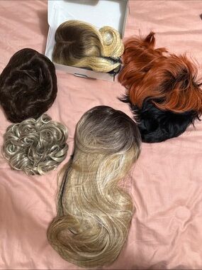 Lot ofAssorted Women’s Hairpieces and Toppers (5) - Multi-Color Set